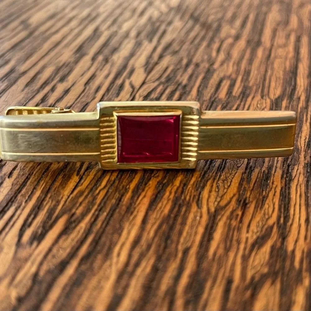 Anson Vintage Gold Tone Fuchsia Lucite Inset Tie Bar Cufflink Set Mid-Century